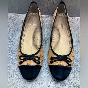 Gently used flats for everyday outing!